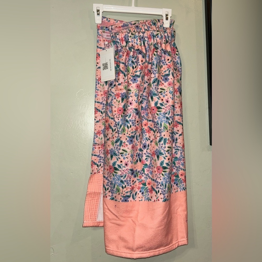 Brand New Coral Floral Velcro Towel Wrap by MarleyLilly. Brand New With Tags. - Picture 8 of 8